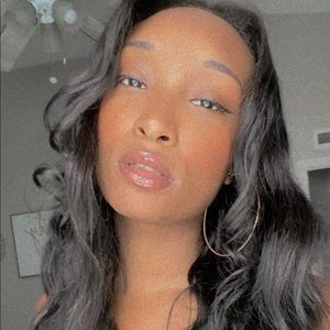 Meet your Posher, Sarina